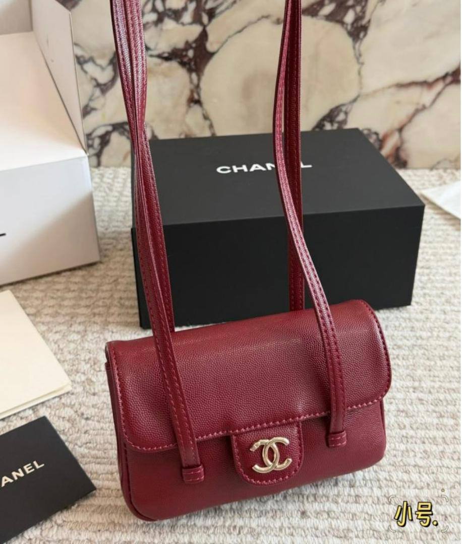 Chanel
100 dhs✅

With box
🎁🎁🎁

size 22×7×13cm

Zain42
♥️♥️♥️