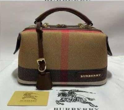 Burberry
110 dhs✅ 

Zain72
♥️♥️♥️