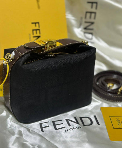 Fendi
good quality, comes with box, 
🎁🎁🎁

size... 19*11 cm 
90 dhs💓

Zain12
♥️♥️♥️