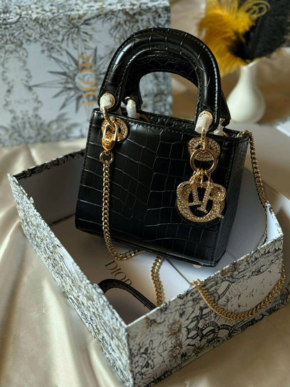 DIOR

17cm
340 dhs🪙🌨️

Top quality 

With box🎁

Zain167
♥️♥️♥️