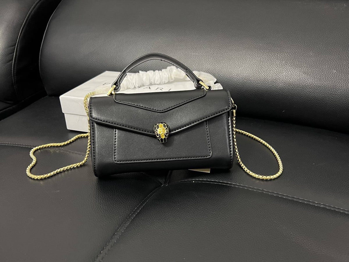 Bvlgari 
100 dhs🇦🇪🇦🇪

with box 
high quality

20 cm

Zain26
♥️♥️♥️