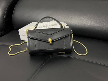 Bvlgari 
100 dhs🇦🇪🇦🇪

with box 
high quality

20 cm

Zain26
♥️♥️♥️