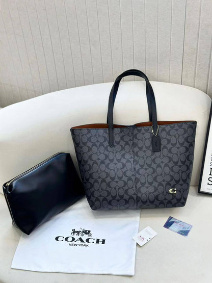 💞 Coach tote 2 in 1
1⃣️ First quality 
Size: 32 * 30 * 15 cm
90 dhs💚

Zain115
♥️♥️♥️