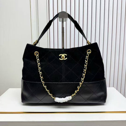 CHANEL
 COPY ONE
250 dhs✅
leather

Zain39
♥️♥️♥️