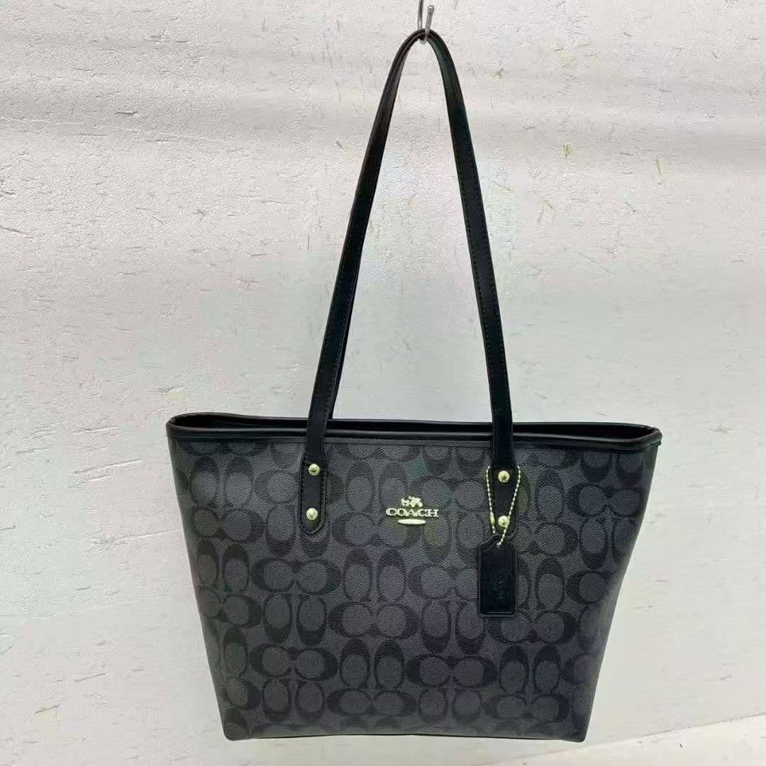 Coach

70 dhs🇦🇪🇦🇪

With zipper

Zain232
♥️♥️♥️