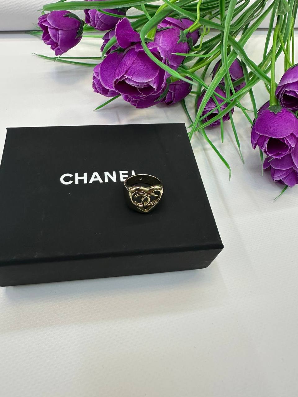 CHANEL ❤️‍🔥*
Ring 💍 
Available size 6,7,8,9
Master quality 💯
With normal boxes 🗃️ 
50 dhs✅
With master box 📦 
65 dhs✅

Zain216
♥️♥️♥️