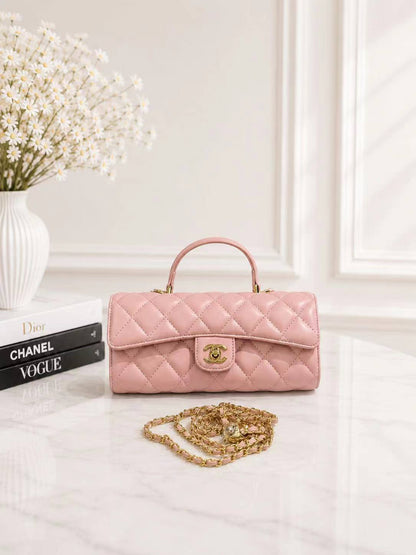 CHANEL
best quality with box
100 dhs🇦🇪🇦🇪

size25CM

Zain290
♥️♥️♥️