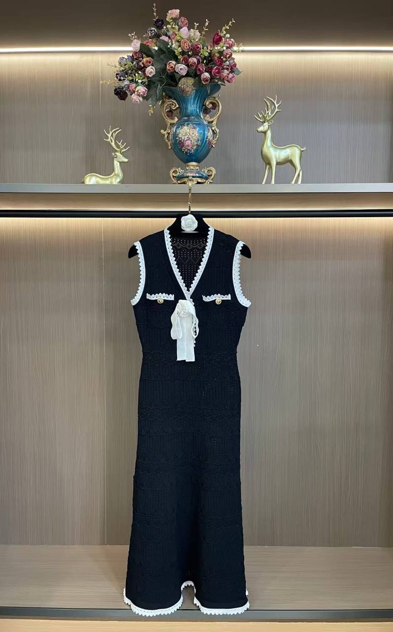 *New collections*                                                
SELF PORTRAIT
*Super Master quality*
*Sizes: S M L XL* 
450 dhs💓

Zain308
♥️♥️♥️