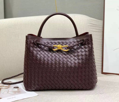 BOTTEGA 

NEW CAME 

HIGH QUALITY 

120  DHS……
32cm

Zain39
♥️♥️♥️