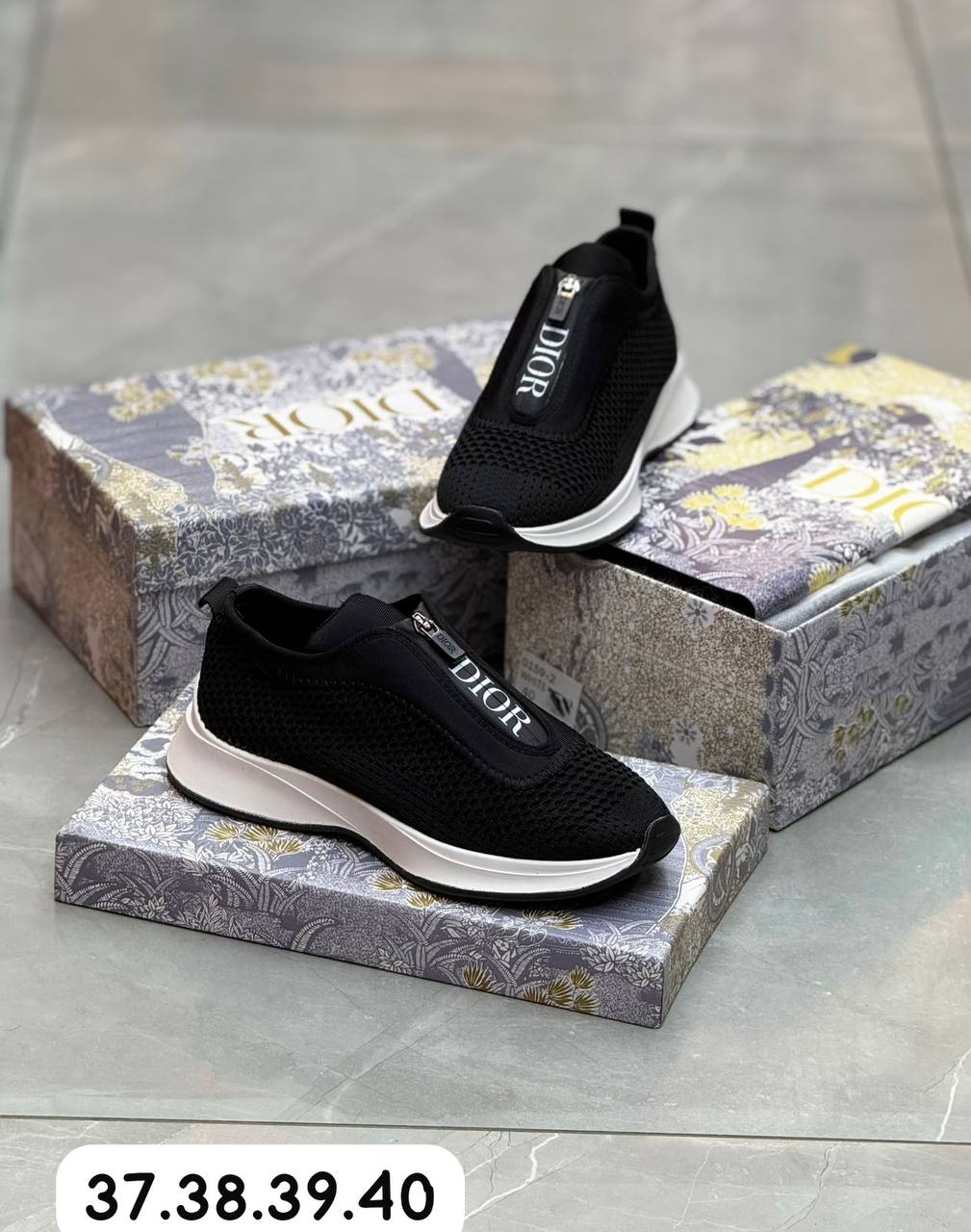 Dior shoes 

90 dhs💓

Zain80
♥️♥️♥️
