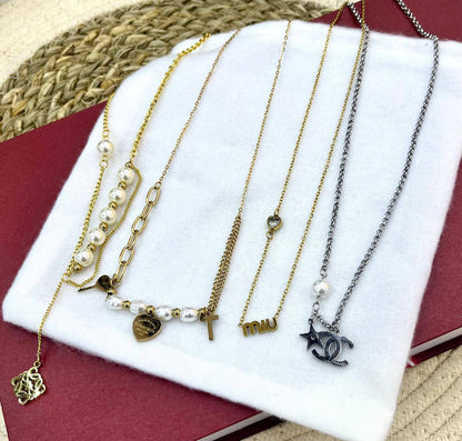 Stainless steel 🔥*
Non tarnish 💯
Necklace ❤️‍🔥
Bracelet 🌸
One piece 
With black boxes 📦 
20 dhs🪙🌨️
With normal boxes 🗃️ 
And paper bag🛍️
30 dhs🪙🌨️

Zain216
♥️♥️♥️