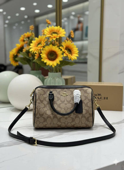 COACH 🆕
GOOD QUALITY 💯
95 dhs🪙🌨️
WITH BOX 📦

Zain28
♥️♥️♥️
