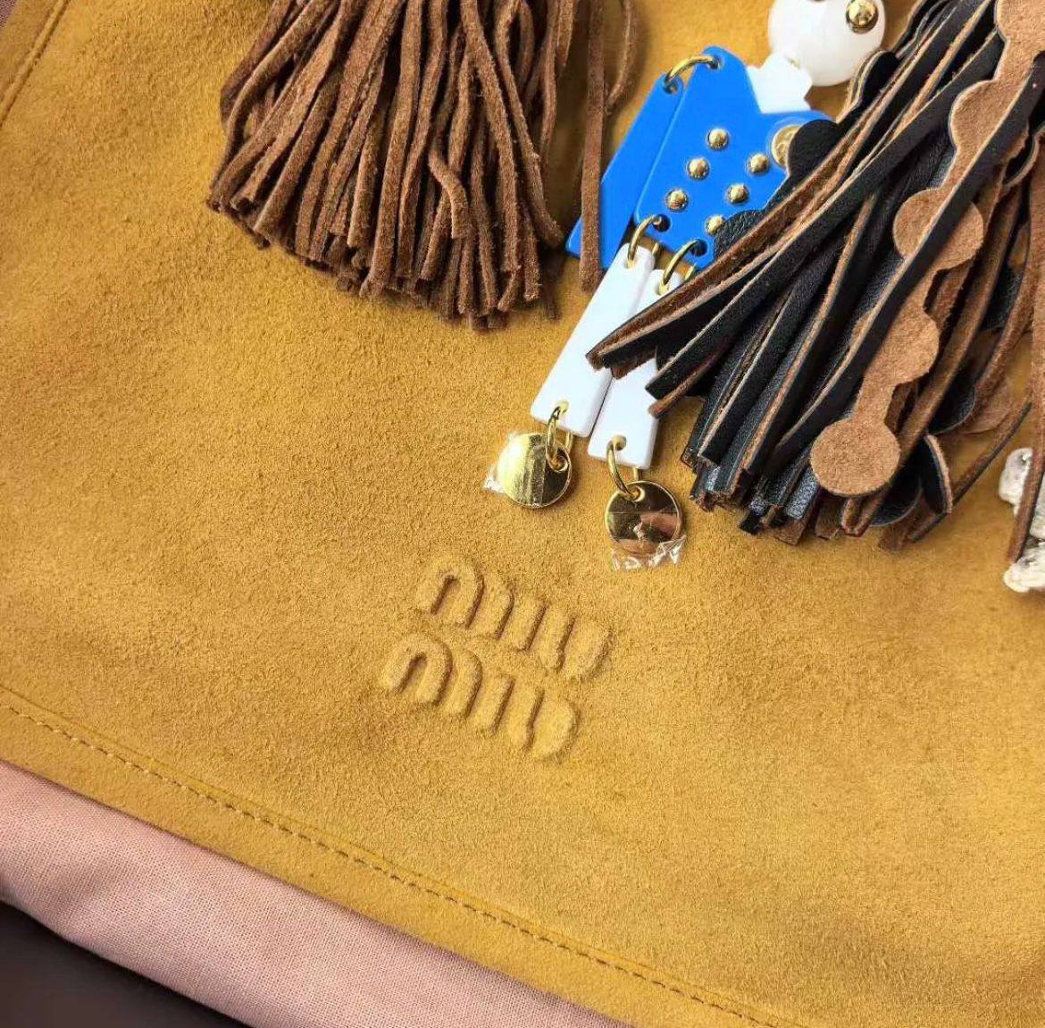 NEW🌸MIUMIU🌸
MASTER QUALITY🫶
WITH FULL PACKAGING🎁
750 dhs🪙💚

Zain255
♥️♥️♥️