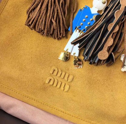 NEW🌸MIUMIU🌸
MASTER QUALITY🫶
WITH FULL PACKAGING🎁
750 dhs🪙💚

Zain255
♥️♥️♥️