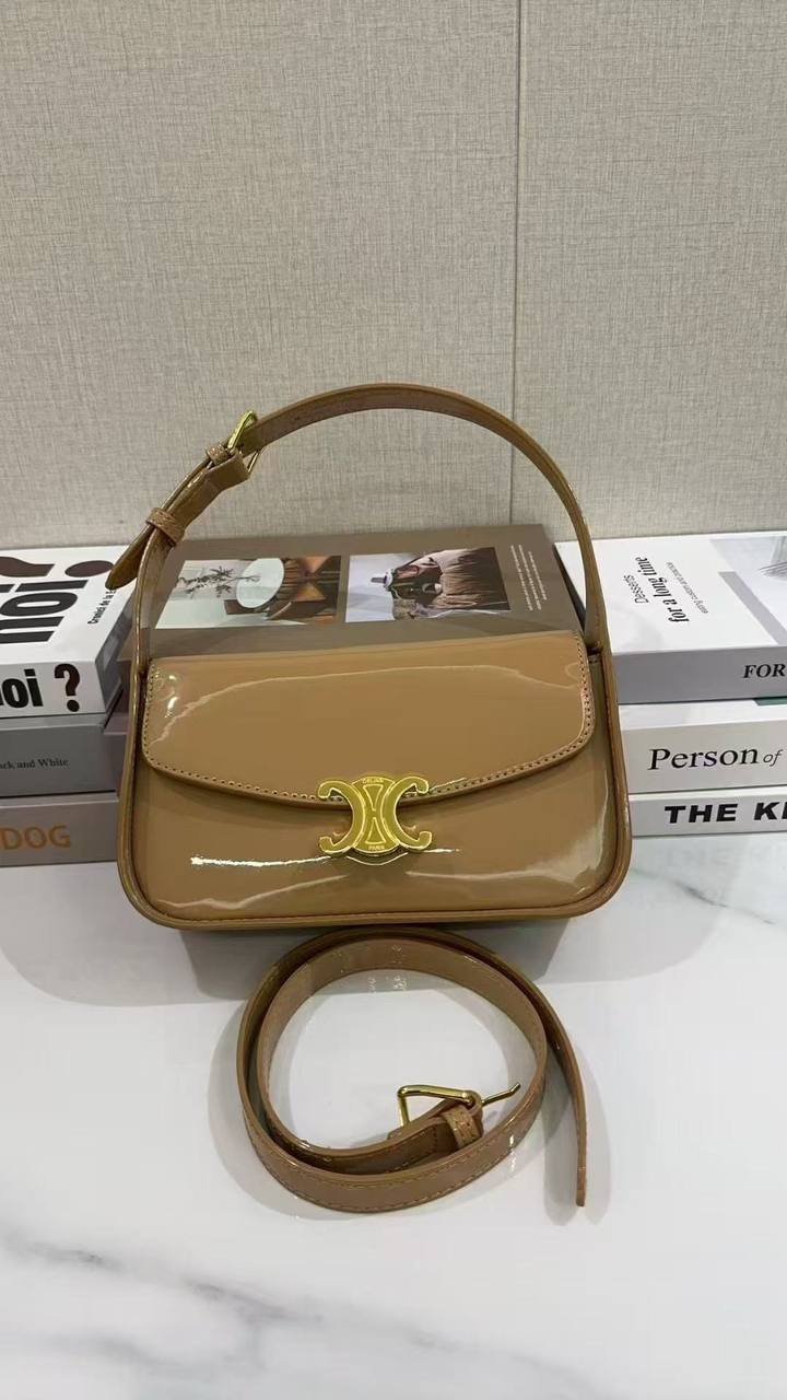 CELINE  
Best quality 

with box’s 
🎁🎁🎁

100 dhs✅
size 23CM

Zain290
♥️♥️♥️