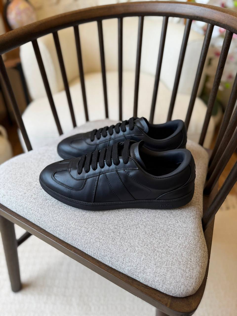 Christian Dior 
*AAA quality*
*size:40 to 46* 
450 dhs✅

Zain185
♥️♥️♥️