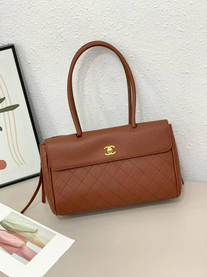 CHANEL 

NEW CAME 
BIG SIZE 

GOOD QUALITY 
125 dhs🇦🇪🇦🇪

Zain295
Zain39
♥️♥️♥️