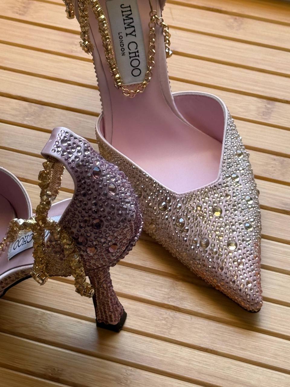 𝗝𝗜𝗠𝗠𝗬 𝗖𝗛𝗢𝗢
𝗦𝗶𝘇𝗲 𝟯𝟲 𝘁𝗼𝗼 𝟰𝟭 
530 dhs🇦🇪

Zain178
♥️♥️♥️
