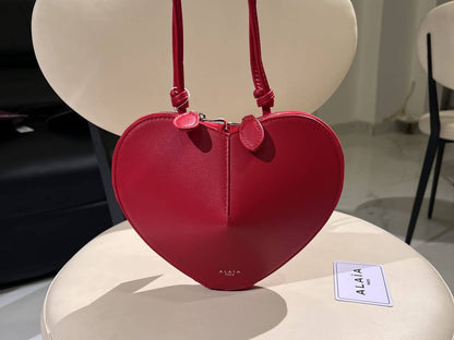 ALAIA
90 dhs✅
Heart-shaped shoulder bag

Zain26
♥️♥️♥️