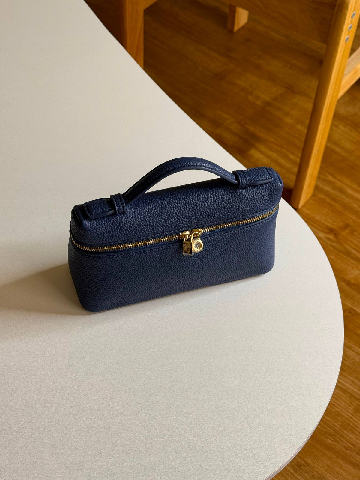 LORO PIANA 

19cm

320 dhs🇦🇪🇦🇪🇦🇪
 MASTER QUALITY
 With box🎁

Zain167
♥️♥️♥️