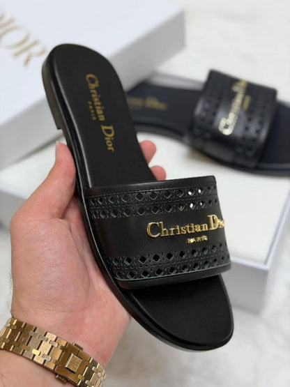 😍  DIOR 😍

💎 _*VIP QUALITY +A*_ 💎

Size 37 To 41*_ ✨

450 dhs💛

Zain292
♥️♥️♥️