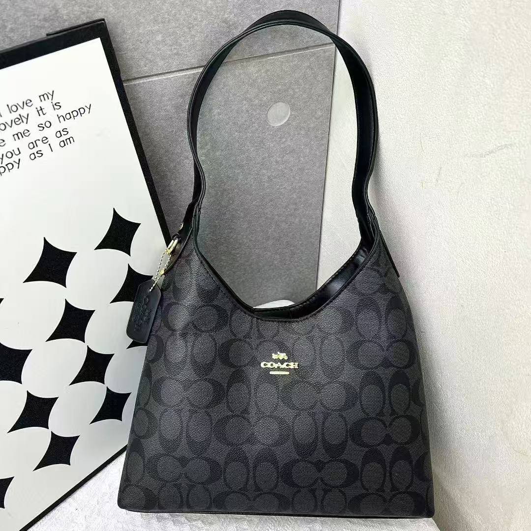 Coach
65 dhs💓

Zain232
♥️♥️♥️
