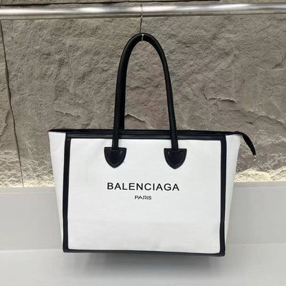 Balenciaga 
70 dhs🇦🇪

Zain232
♥️♥️♥️
