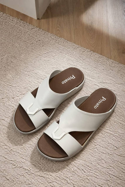slippers for men good quality  with box and paper bag size available (40to46) 6to12) 
180 dhs❣️

Zain59
♥️♥️♥️