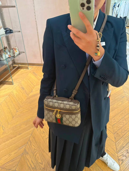Gucci
95 dhs✅
size：18cm
High-quality with box

Zain35
♥️♥️♥️