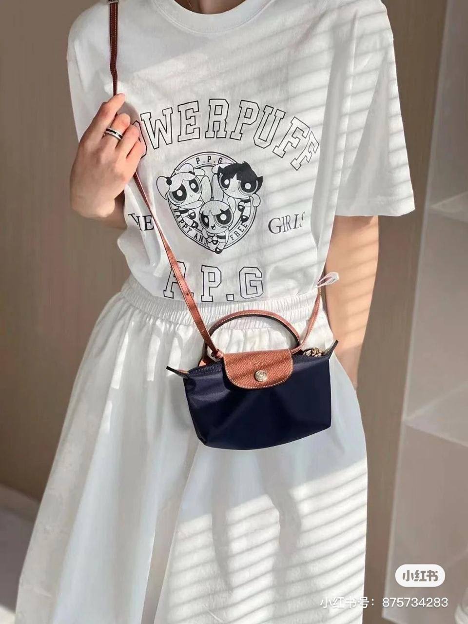 Long Champ
17 cm
55 dhs🪙🌨️

Zain17
♥️♥️♥️