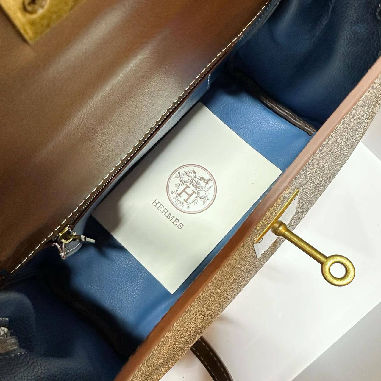 HERMES 
 MEDIUM SIZE GOOD QUALITY  WITH BOX 
100 dhs🇦🇪🇦🇪
Size:24cm

Zain17
♥️♥️♥️