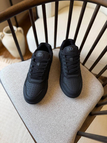DIOR 
*AAA quality*
*size:40 to 46*
450 dhs🇦🇪🇦🇪

Zain185
♥️♥️♥️