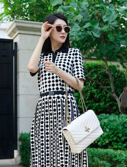 TORY BURCH 
GOOD QUALITY
 WITH BOX 
95 dhs✅

Zain295
♥️♥️♥️