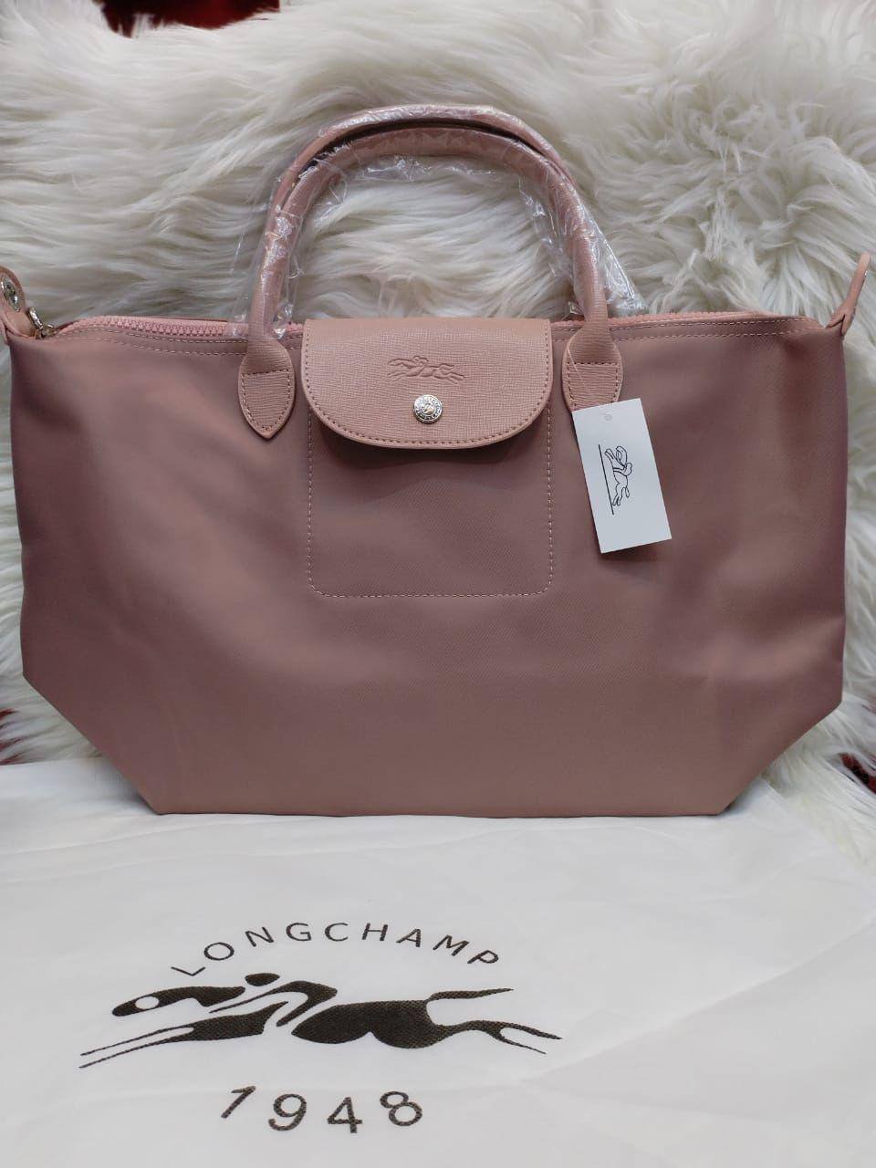 LongChamp 
Hight Quality 
Size: 44*28cm
75 dhs✅

Zain115
♥️♥️♥️