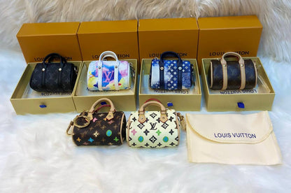 LV
Master 
Mini Bags
130 dhs✅

Zain107
♥️♥️♥️