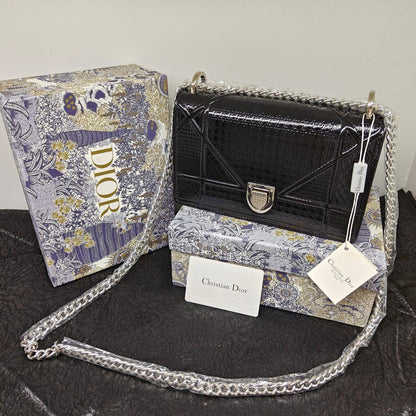 Dior
95 dhs💓
no box 

Add Box Paper Bag
30 dhs💓

Zain157
♥️♥️♥️