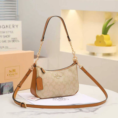 COACH 
95 dhs✅
With box 
25cm👈🌹

Zain161
♥️♥️♥️