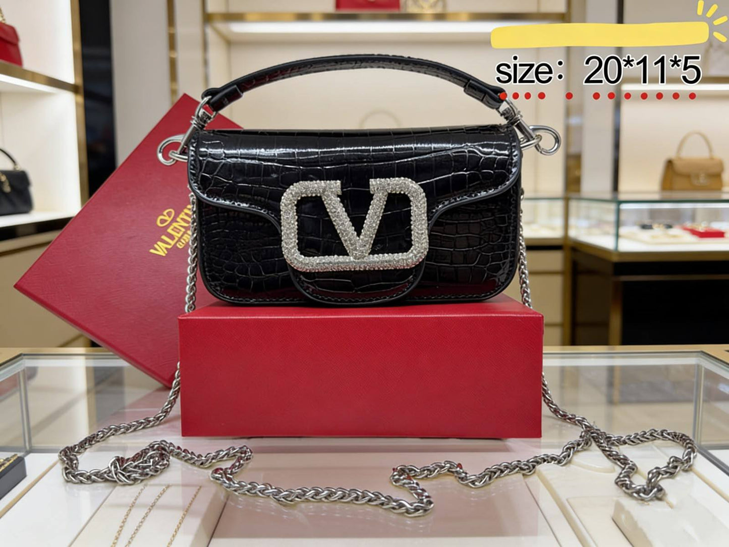 Valentino
with box
105 dhs✅

Zain38
♥️♥️♥️