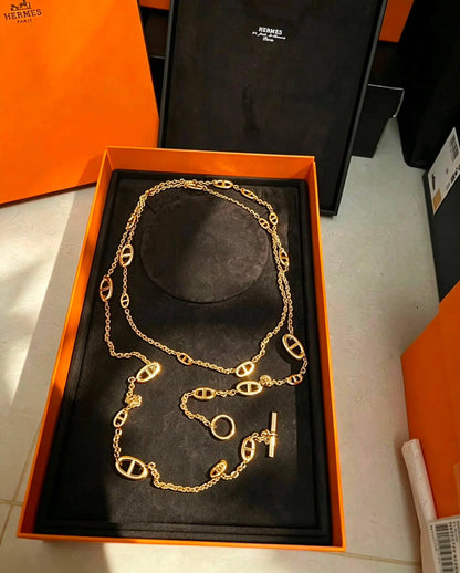 Hermes 
Necklace 
Master quality 
160cm
With normal boxes 📦 
210 dhs🇦🇪🇦🇪

With master box 🗃️ 
220 dhs🇦🇪🇦🇪

Zain216
♥️♥️♥️