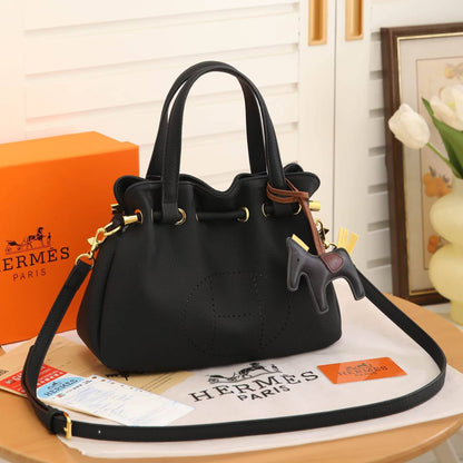Hermes 
120 dhs🇦🇪🇦🇪 
with box

Zain235
♥️♥️♥️