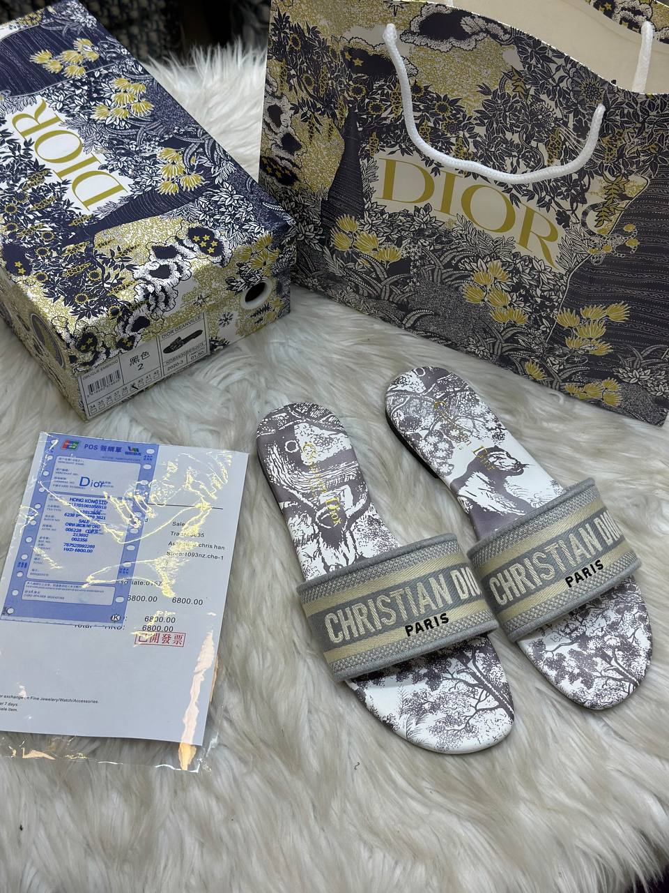 Dior 
Size :36 to 42
90 dhs💛

Zain241
♥️♥️♥️