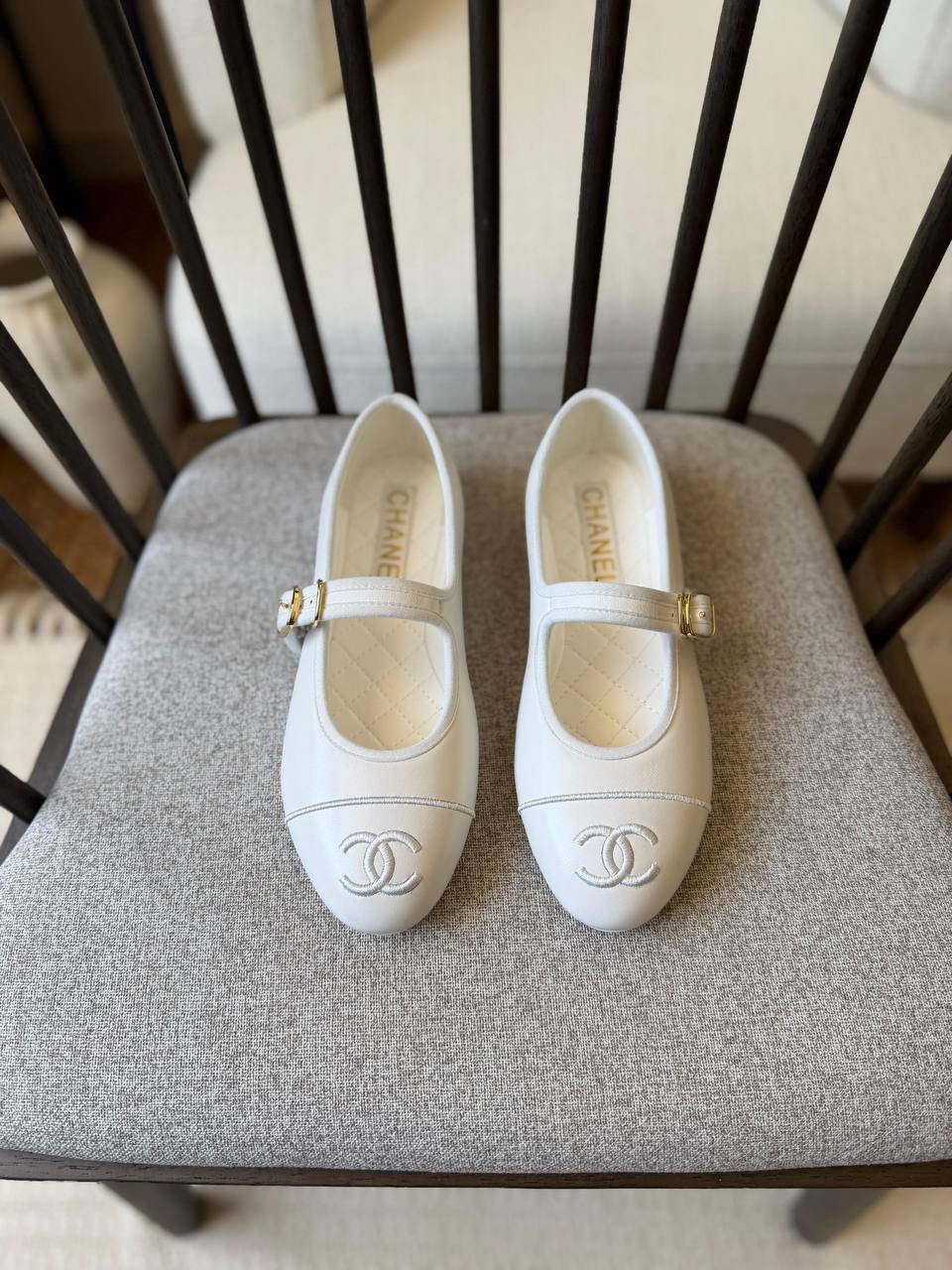 Chanel
𝑨𝑨𝑨 𝑸𝒖𝒂𝒍𝒊𝒕𝒚
𝑺𝒊𝒛𝒆 𝟑6 𝒕𝒐 𝟒2 
450 dhs✅

Zain81
♥️♥️♥️