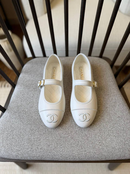 Chanel
𝑨𝑨𝑨 𝑸𝒖𝒂𝒍𝒊𝒕𝒚
𝑺𝒊𝒛𝒆 𝟑6 𝒕𝒐 𝟒2 
450 dhs✅

Zain81
♥️♥️♥️
