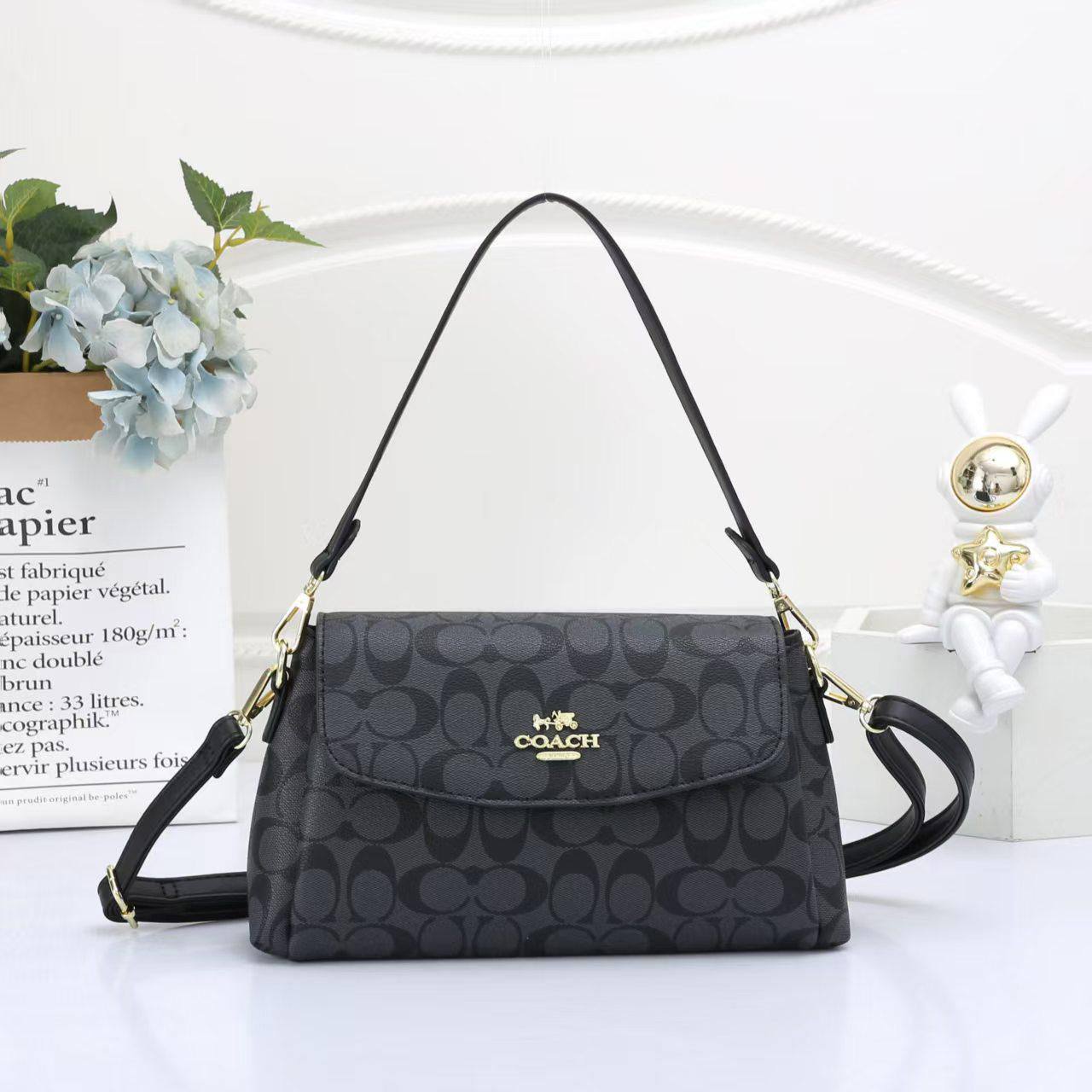 Coach 

95 dhs🌺

Zain253
♥️♥️♥️