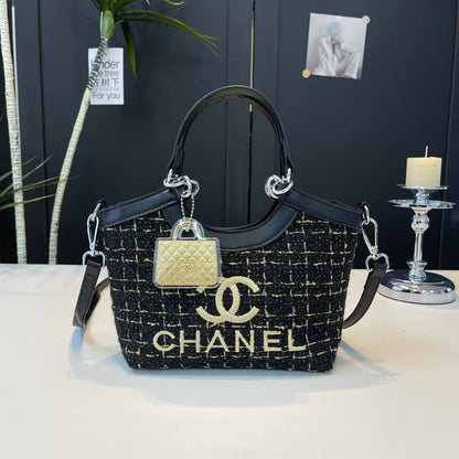 Chanel
70 dhs✅
high quality
24cm

Zain26
♥️♥️♥️