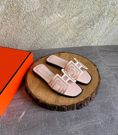 HERMES 
SuperMaster Quality 💯
450 dhs🇦🇪🇦🇪
Size: 36-41 💥

Zain171
♥️♥️♥️