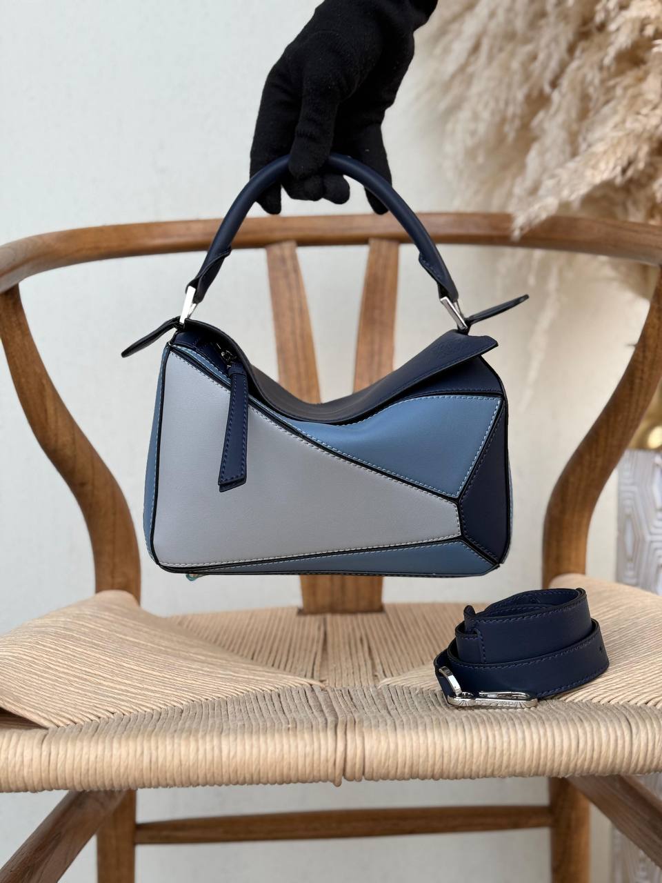 LOEWE
24cm
370 dhs🪙🌨️
Top quality 

With box🎁

Zain167
♥️♥️♥️
