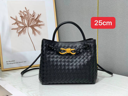 Bottega
 25cm 
with box 
110 dhs✅

Zain168
♥️♥️♥️