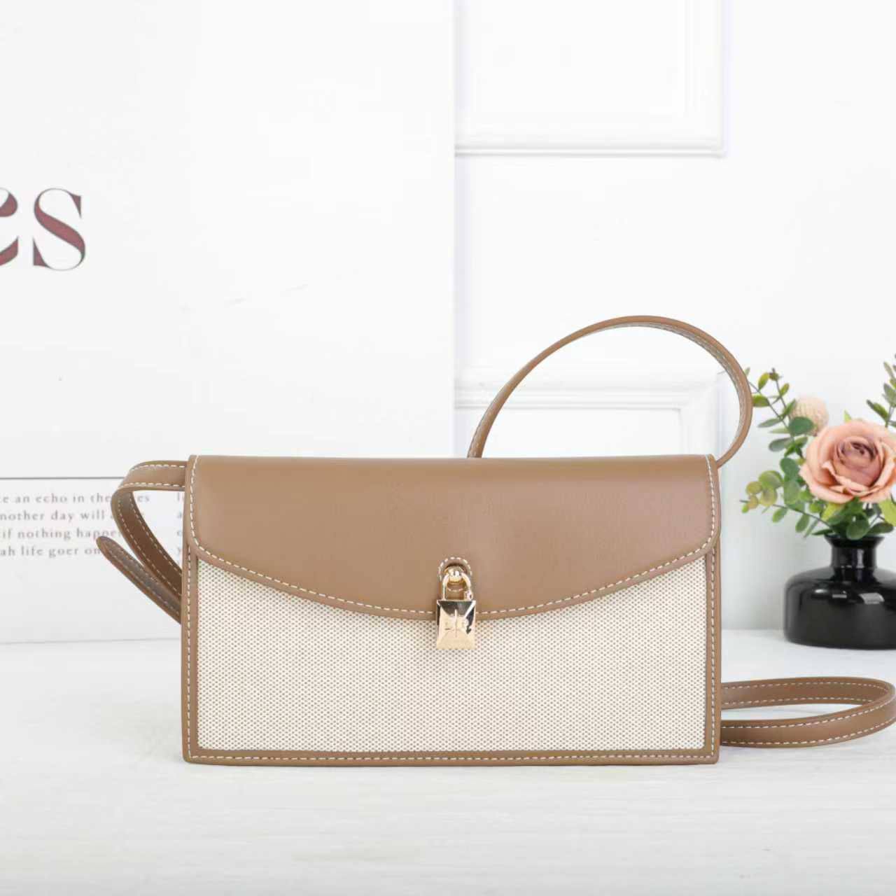 Loro Piana
SIZE  ………23CM 🥰
90 dhs❣️
with BOX🌷

Zain51
♥️♥️♥️
