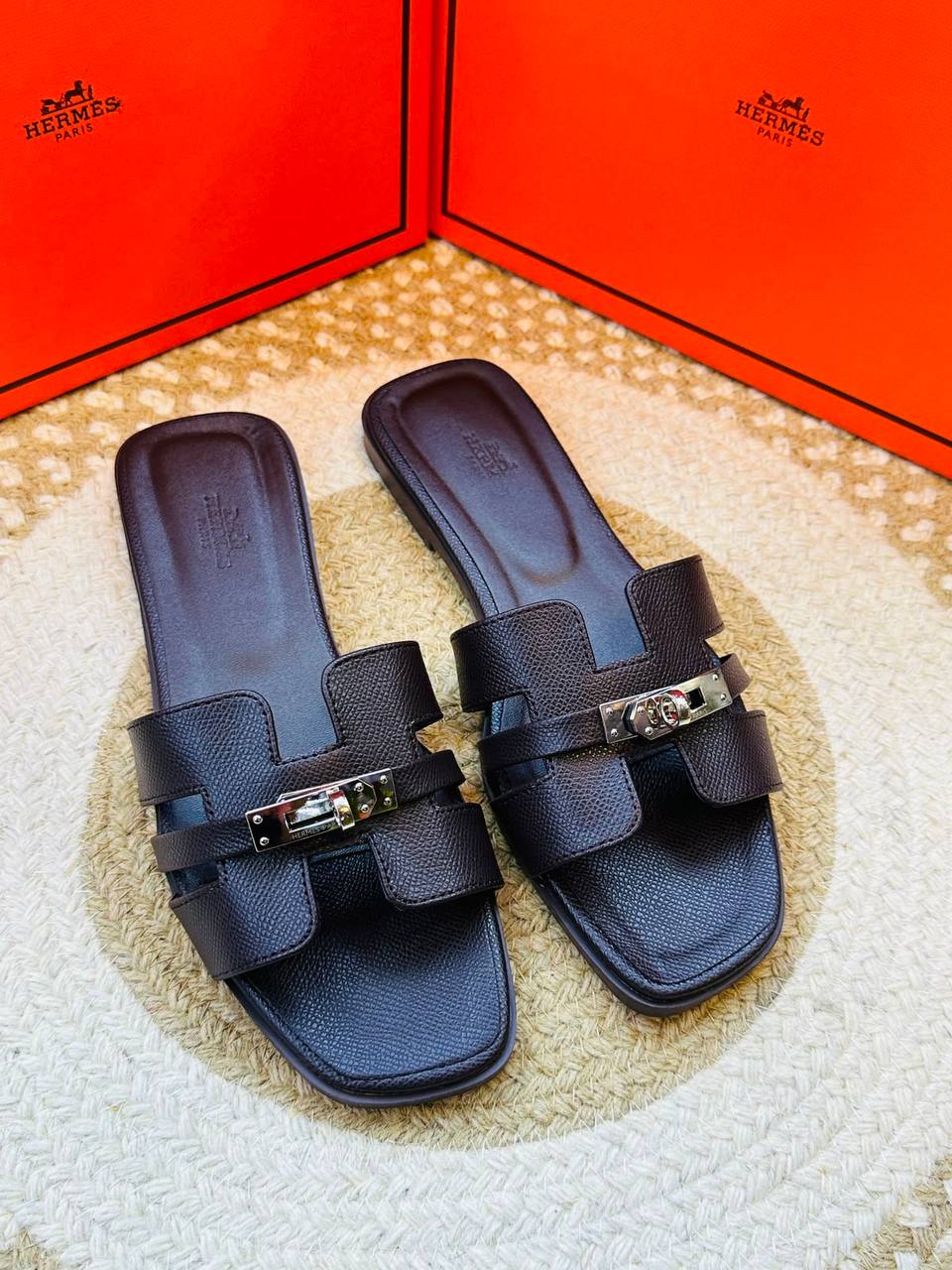Hermes
Size 36-42 
100 dhs💓

Zain132
♥️♥️♥️